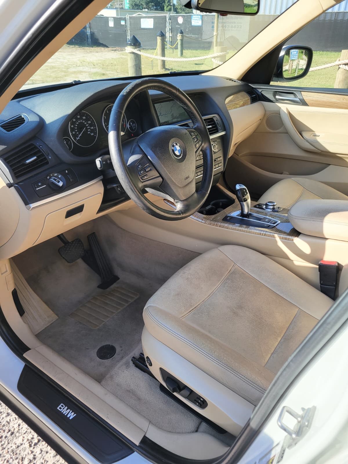 Driver seat, dashboard and iDrive screen