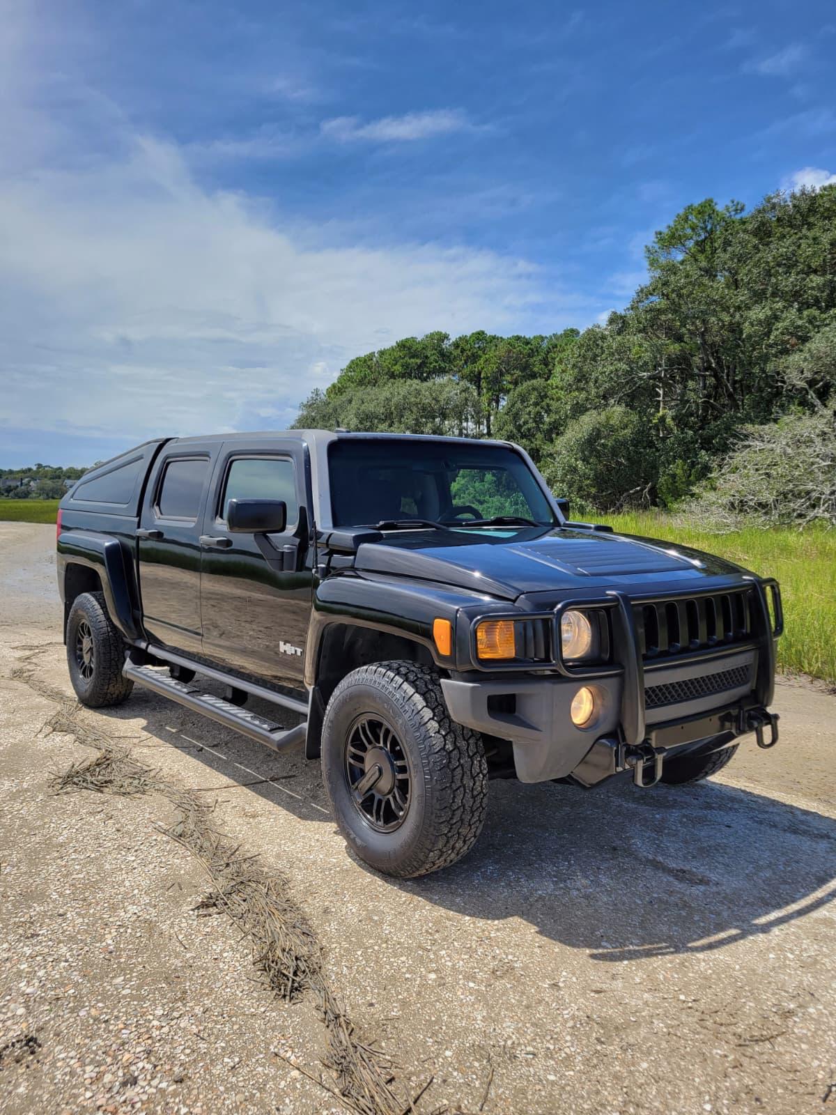 2009 Hummer H3T pickup in black