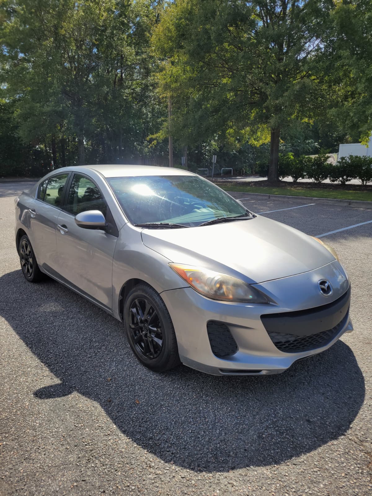 Front three-quarter, passenger side