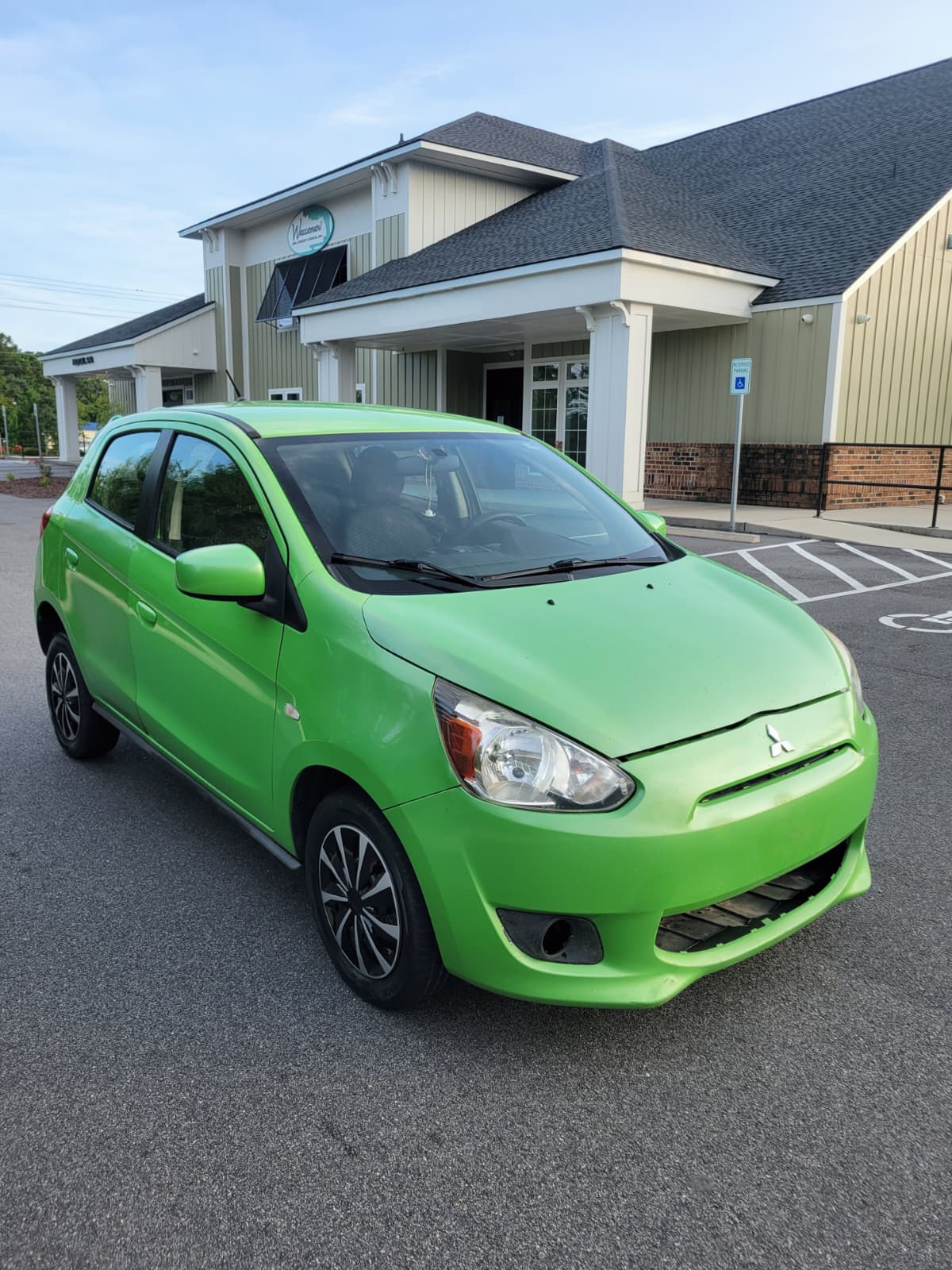 Front three-quarter, passenger side