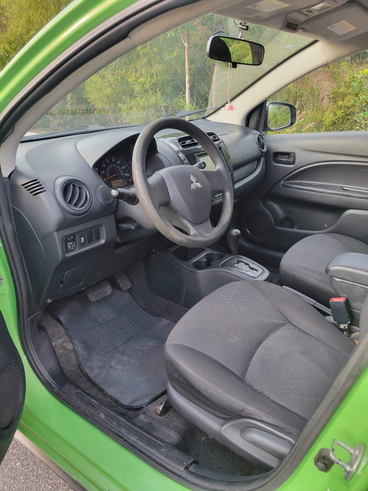 Driver seat and dashboard